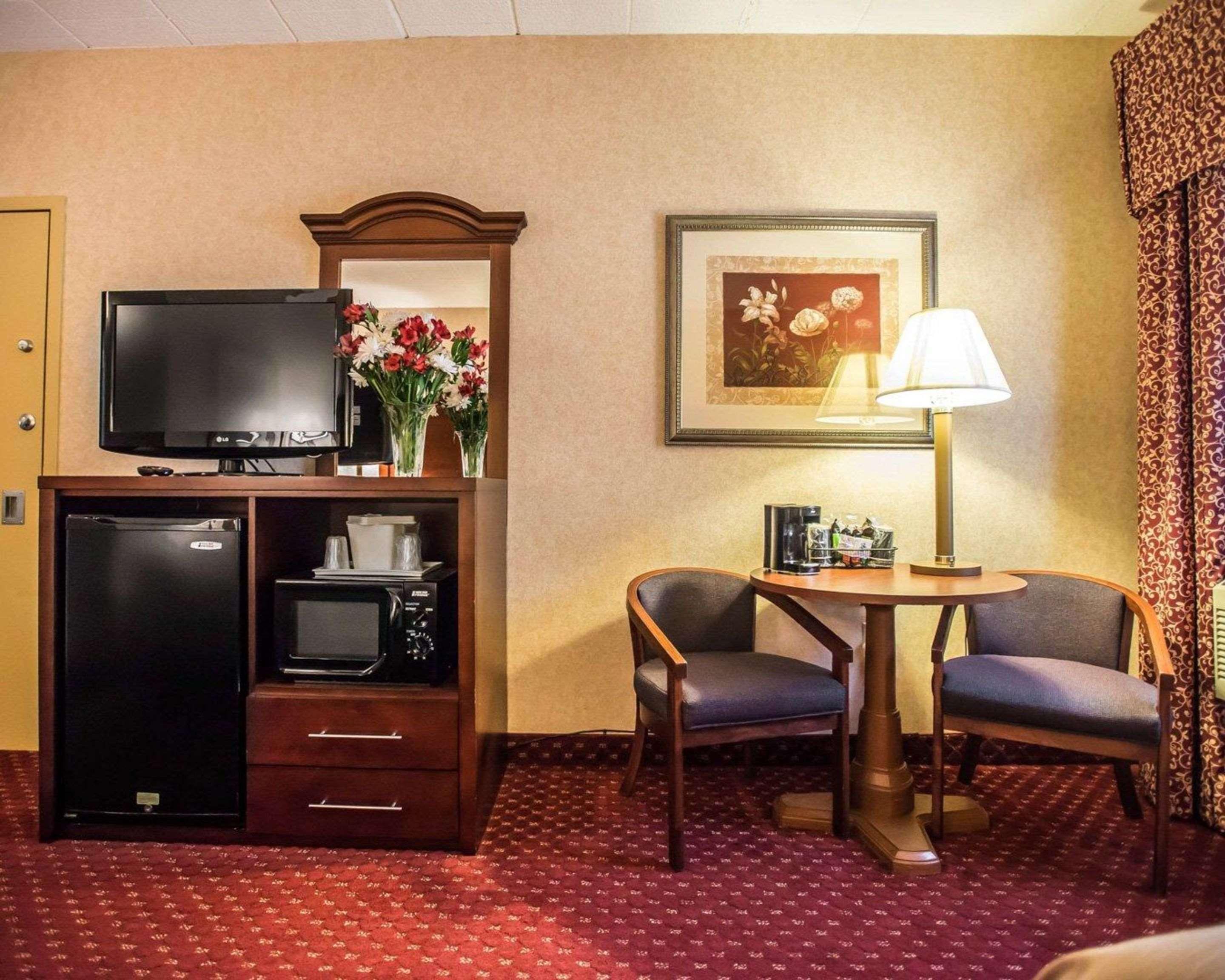 Comfort Inn Pocono Lakes Region Lake Ariel Bagian luar foto