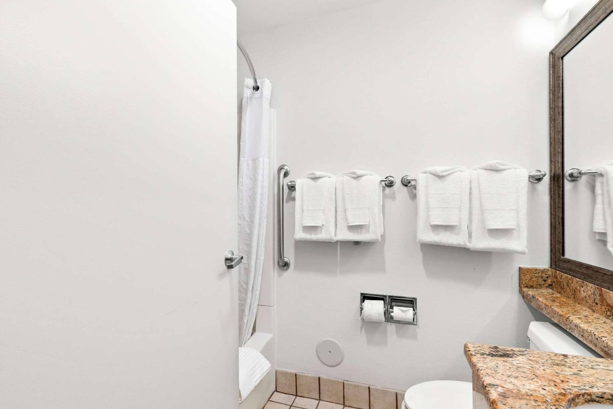Comfort Inn Pocono Lakes Region Lake Ariel Bagian luar foto