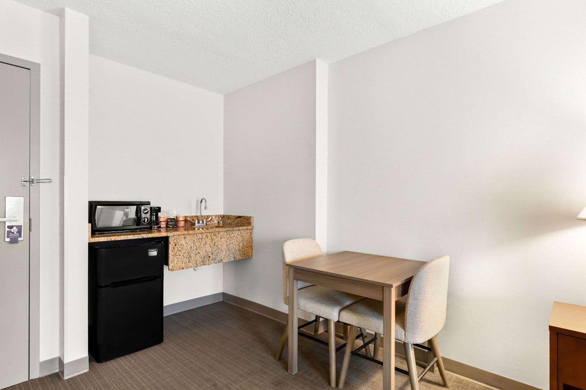 Comfort Inn Pocono Lakes Region Lake Ariel Bagian luar foto