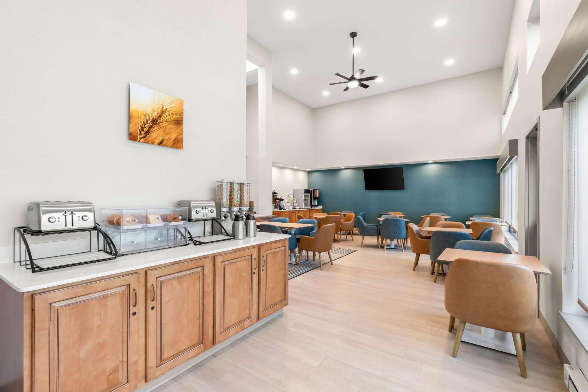Comfort Inn Pocono Lakes Region Lake Ariel Bagian luar foto