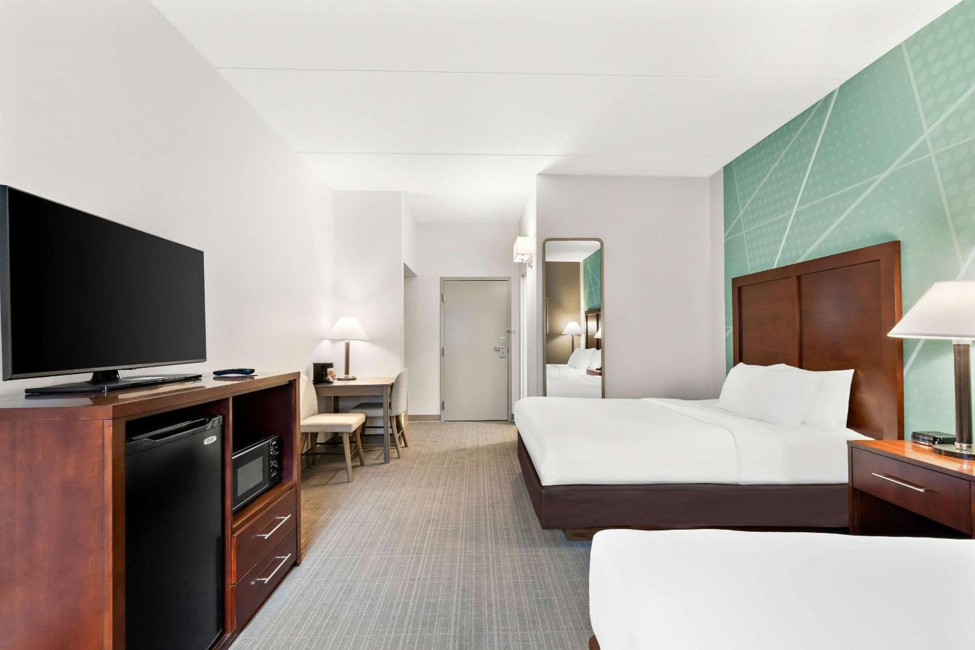 Comfort Inn Pocono Lakes Region Lake Ariel Bagian luar foto