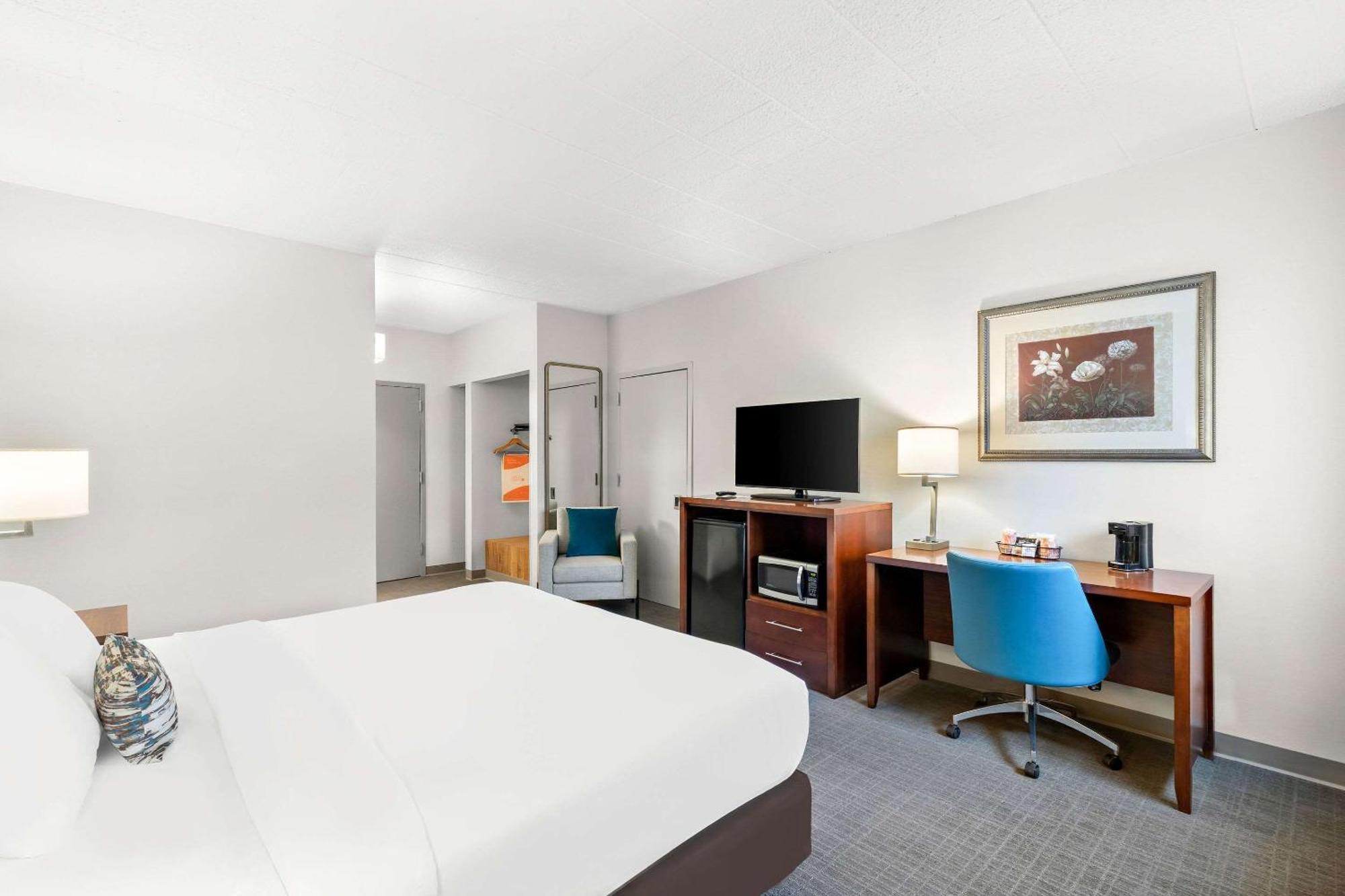 Comfort Inn Pocono Lakes Region Lake Ariel Bagian luar foto