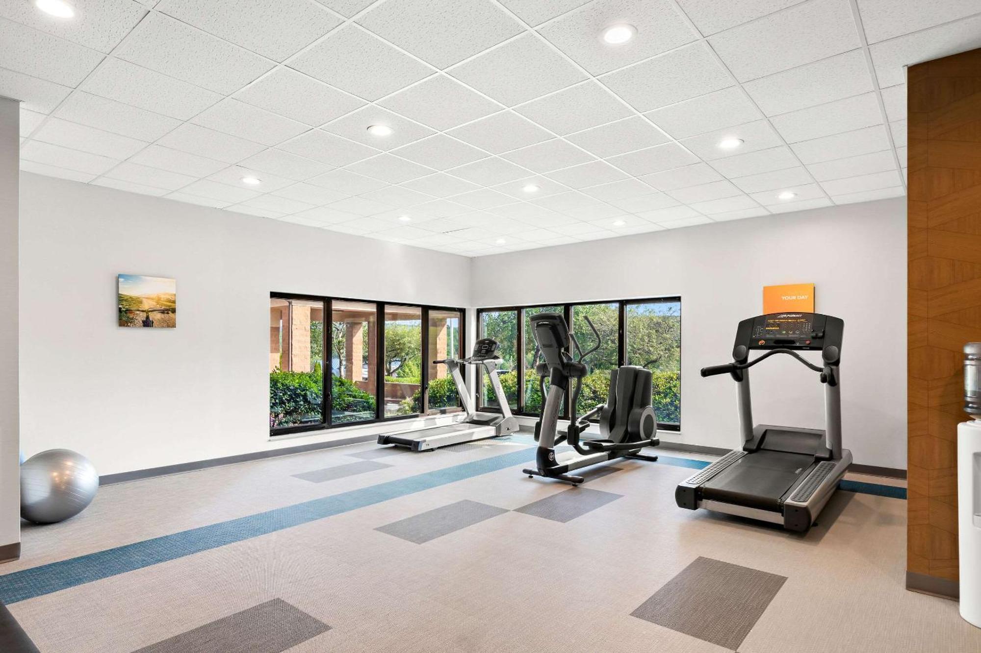 Comfort Inn Pocono Lakes Region Lake Ariel Bagian luar foto
