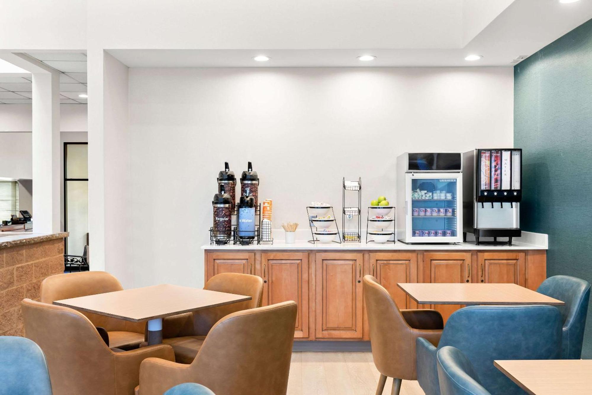Comfort Inn Pocono Lakes Region Lake Ariel Bagian luar foto