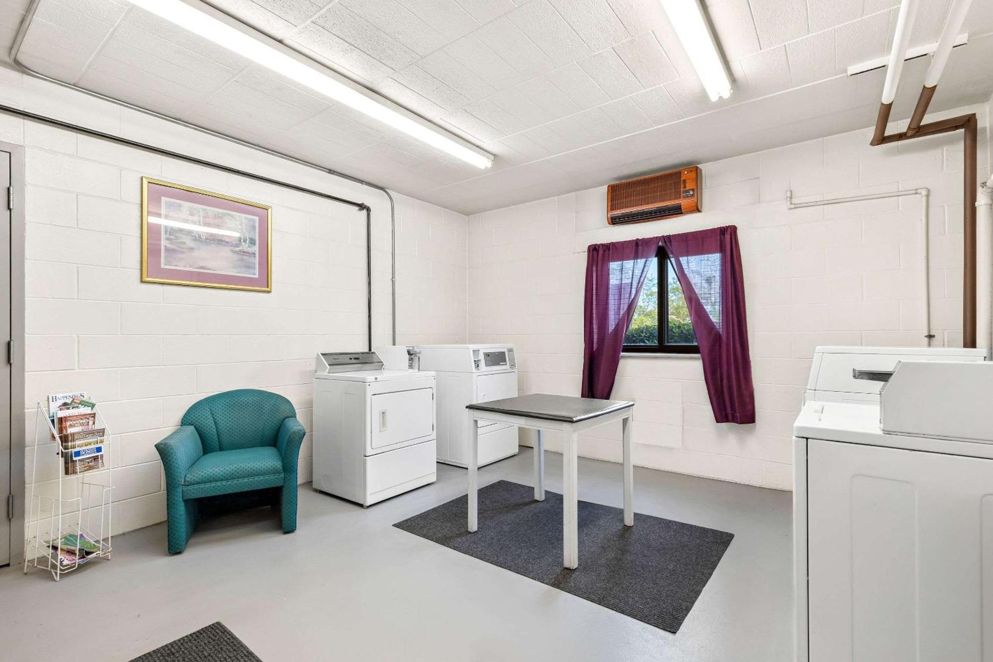 Comfort Inn Pocono Lakes Region Lake Ariel Bagian luar foto