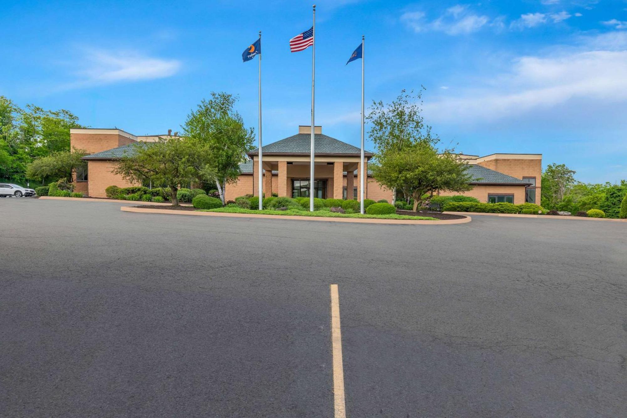 Comfort Inn Pocono Lakes Region Lake Ariel Bagian luar foto