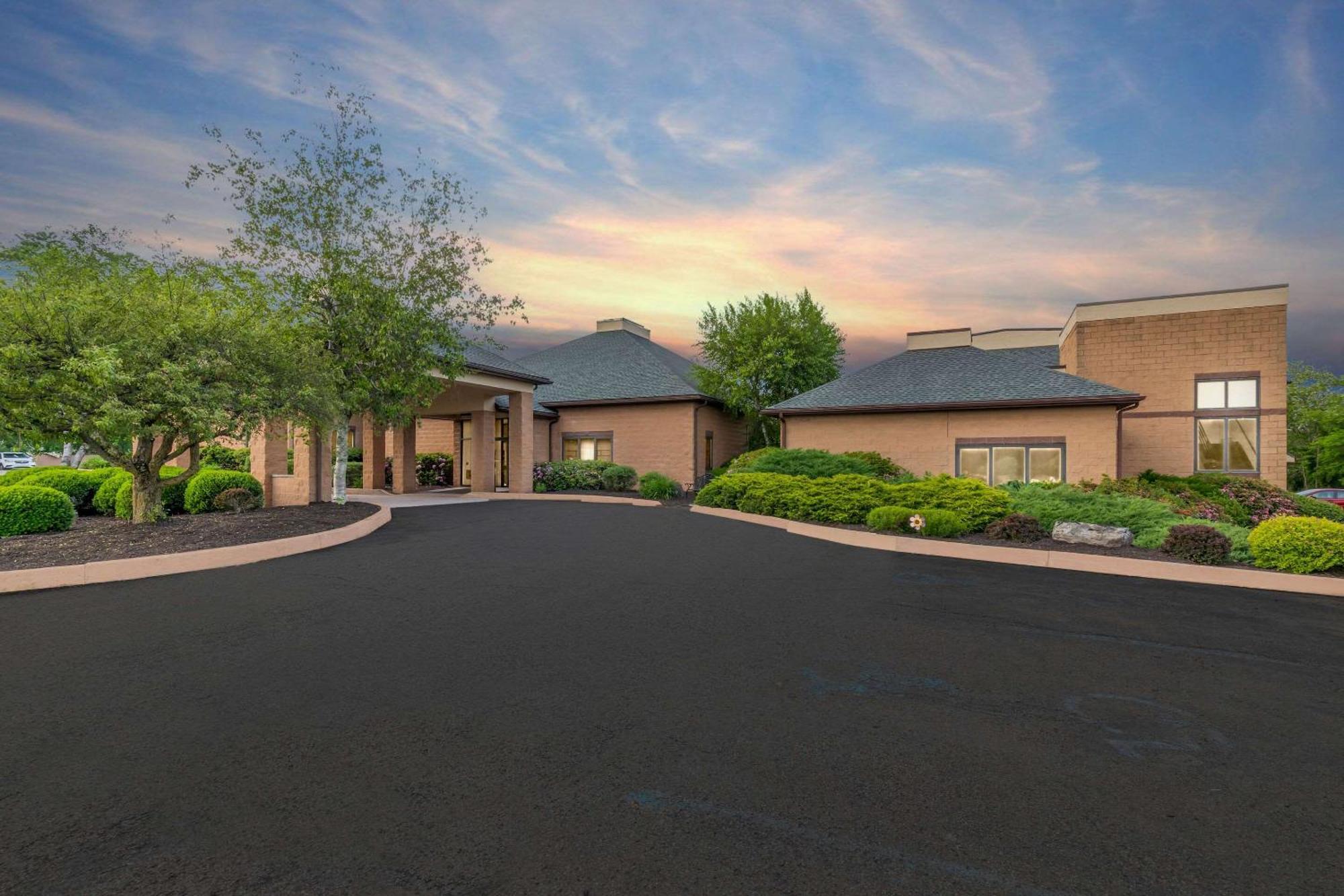 Comfort Inn Pocono Lakes Region Lake Ariel Bagian luar foto