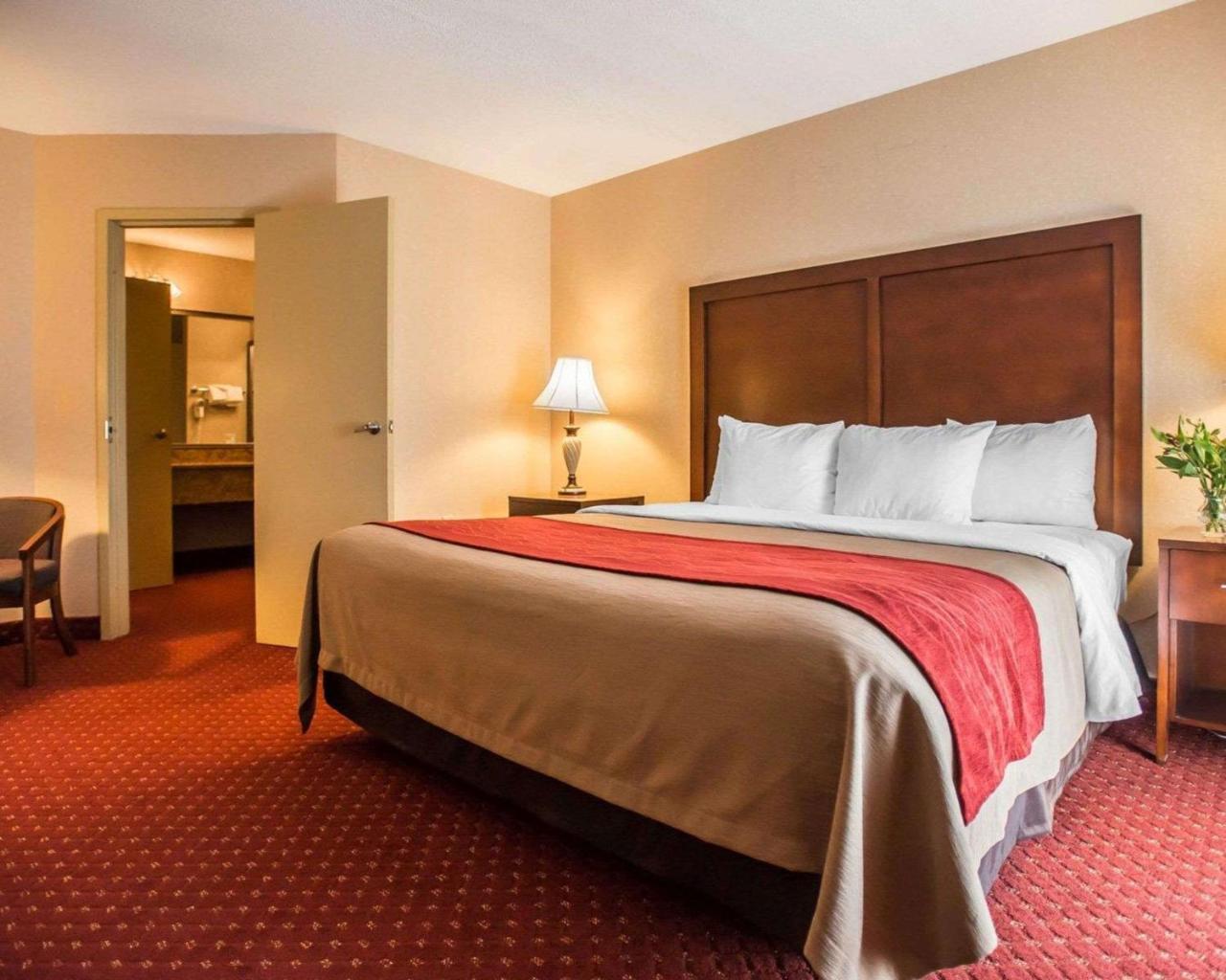Comfort Inn Pocono Lakes Region Lake Ariel Bagian luar foto